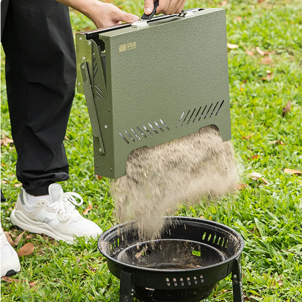 1s Foldable Camping Charcoal BBQ Grill With Windscreen